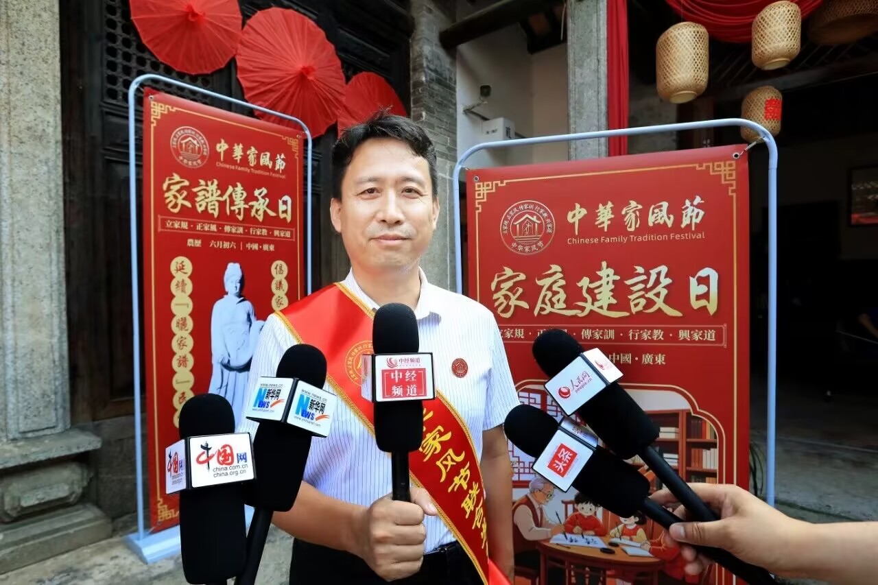 一德老师中华家风节央媒采访